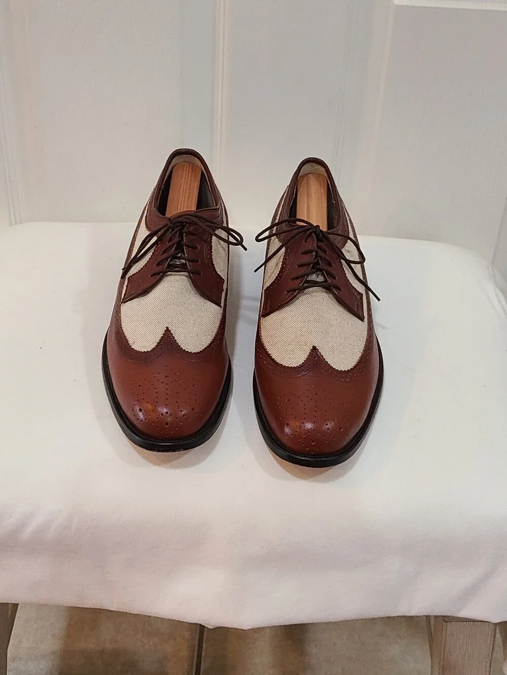 Leather Classics Men's Two-Tone Brown and Cream Wingtip Oxfords Vintage - Picture 4 of 16